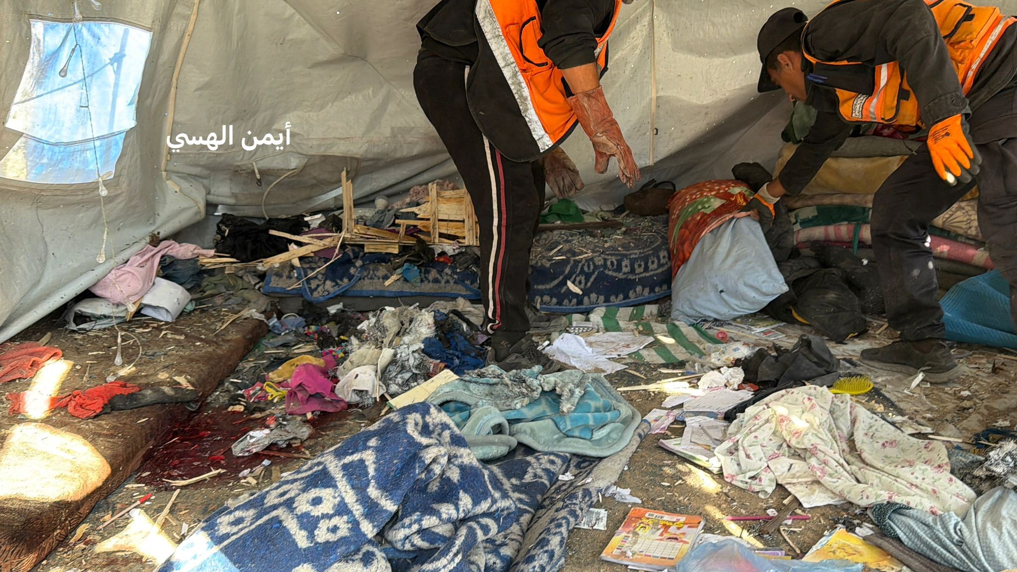 شهداء ومصابون إثر استهداف طائرات الاحتلال خيمةً في محيط مقر الجوازات غرب مدينة غزة..jpg
