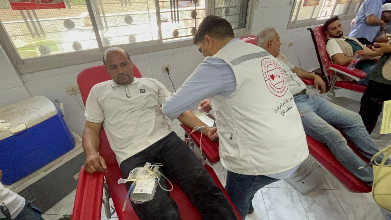 الحملة التطوعية للتبرع بالدم بالشراكة مع جمعية بنك الدم المركزي ....jpg