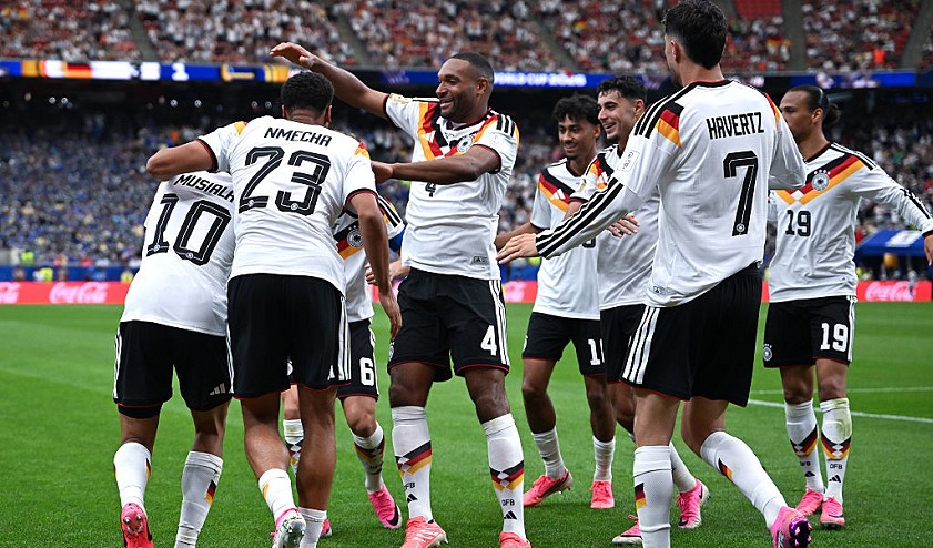اللاعبون الألمان يحتفلون بأحد الأهداف (Getty Images).jpg