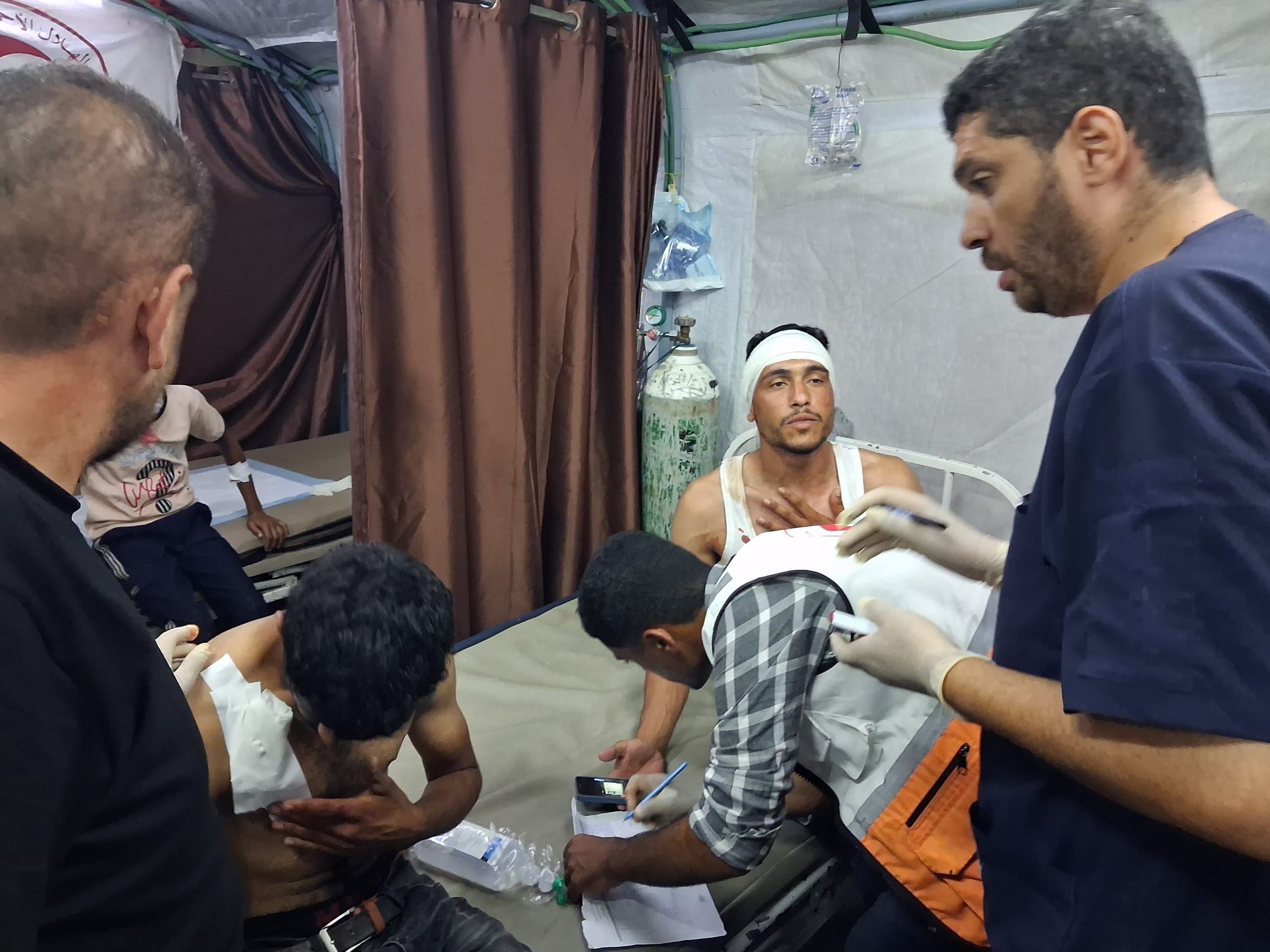 مستشفى المواصي الميداني التابع لجمعية الهلال الأحمر الفلسطيني  2.jpg