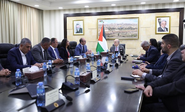 شارك رئيس الوزراء الفلسطيني محمد مصطفى في لقاء افتراضي مع أطفال من قطاع غزة، ضمن مبادرة (غزة التي نريدها) 29 يونيو/حزيران 2026. (صورة من مكتب رئيس الوزراء)