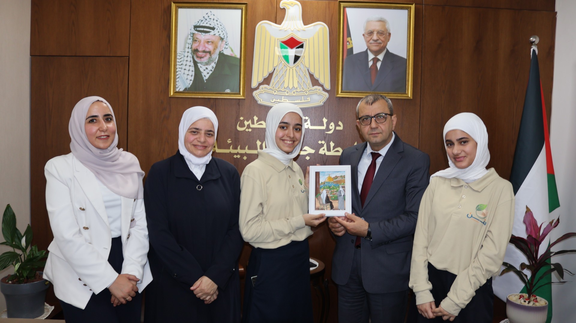 خلال لقاء عقد في مقر سلطة جودة البيئة بمدينة البيرة......jpg