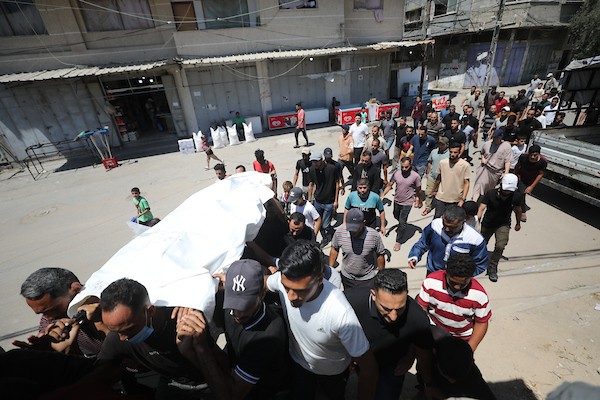 فلسطينيون يشيعون الشرطي منصور سامي شحتوت في مخيم النصيرات وسط غزة، 27 يونيو/حزيران 2026.تصوير: حسن الجدي.
