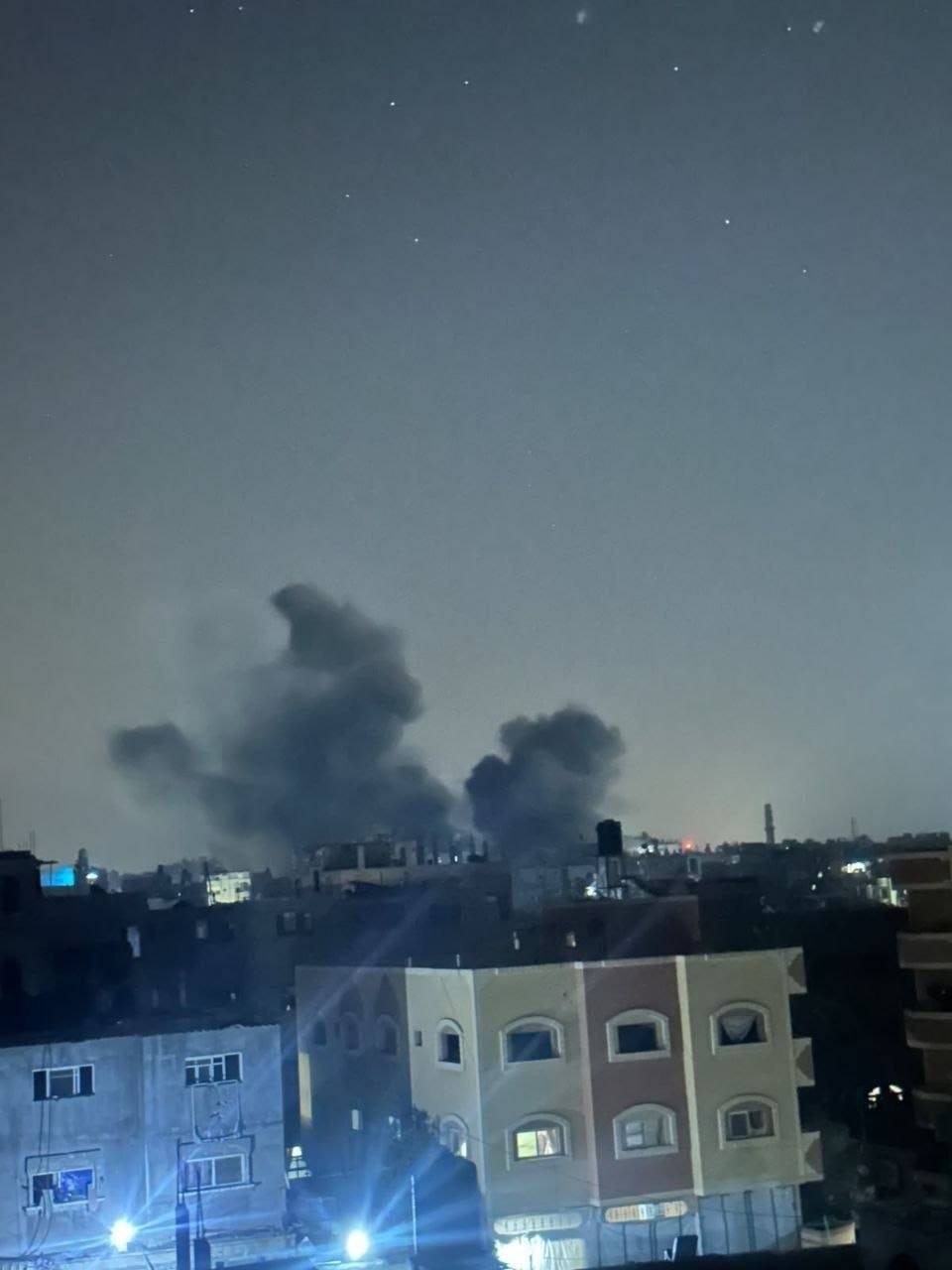 طيران الاحتلال يدمر منزلاً بمخيم البريج، وسط قطاع غزة..jpg