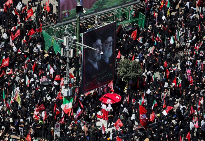 جانب من تشييع جثمان المرشد الأعلى الراحل علي خامنئي - رويترز.jpg