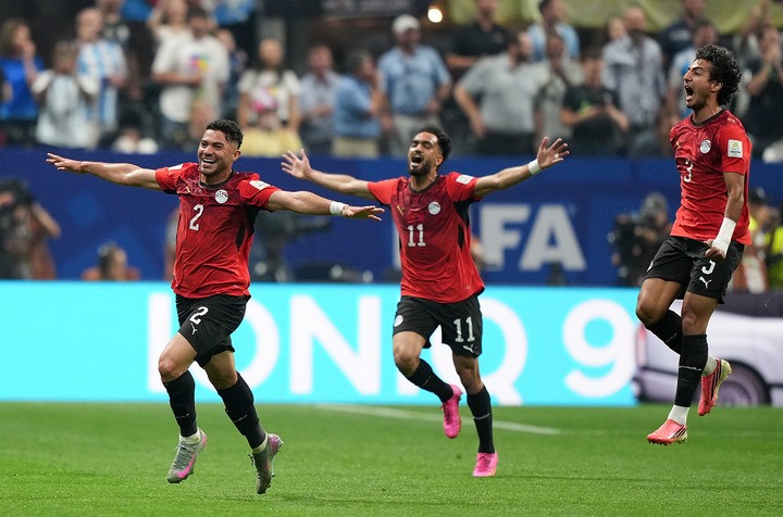 تألق استثنائي من حارس منتخب مصر مصطفى شوبير، الذي كان نجم الشوط الأول بلا منازع، بعدما تصدى لثلاث فرص محققة.وكالة شينخوا11.jpg