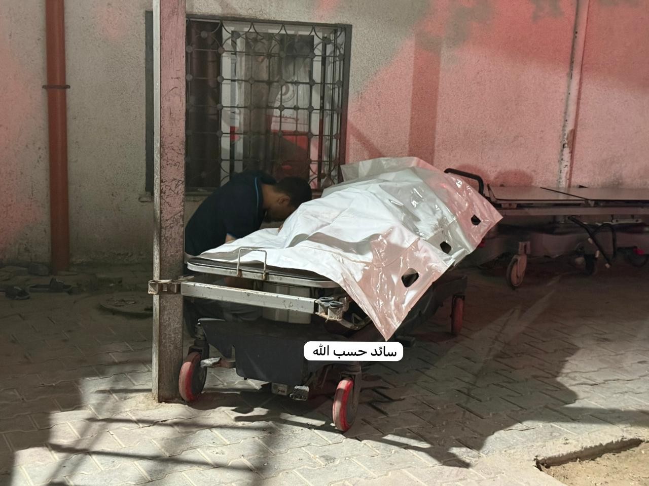 شهيدان جراء غارة اسرائيلية من قبل الطائرات المروحية استهدفت شقة سكنية لعائلة دغمش في حي تل الهوا غرب مدينة غزة.