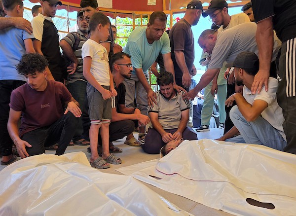 الفلسطينيون ينعون استشهاد حمودة أبو دقة، الذي قضى في غارة جوية إسرائيلية استهدفت مركبة في خان يونس، جنوب قطاع غزة، في 6 يوليو/تموز 2026. صورة: طارق محمد