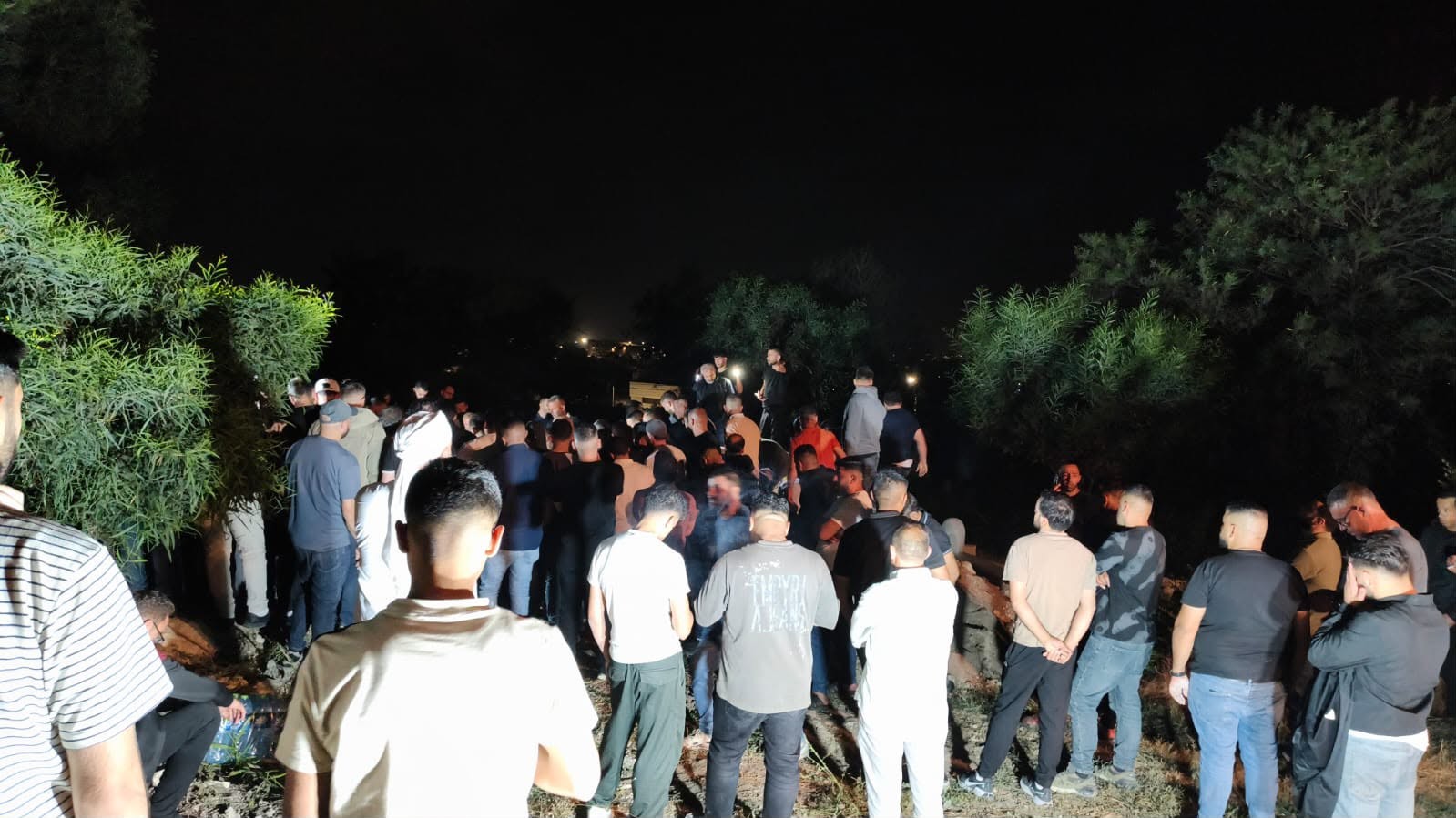 وصول جثامينهم إلى مثواهم الأخير وسط حشود شيّعت أبناءها الذين ارتقوا دفاعًا عن الأرض في وجه اعتداءات المستوطنين.jpg