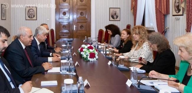 د.مجدلاني يسلم رئيسة بلغاريا رسالة خطية من الرئيس عباس