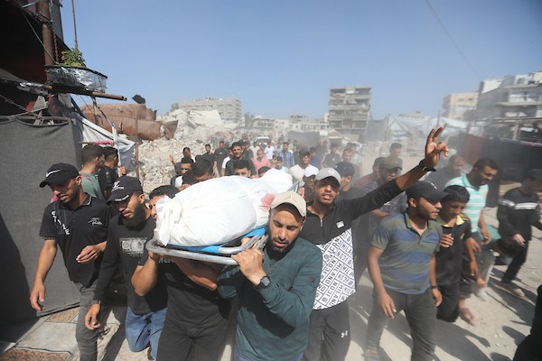 جنازة محمد فلاح دغماش وزوجته، اللذين قُتلا في غارة إسرائيلية استهدفت شقة عائلة دغماش في تل الهوى، جنوب غرب مدينة غزة، في 6 يوليو/تموز 2026.صورة: بلال أسامة