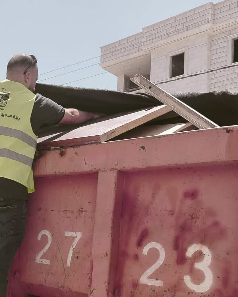 سلطة جودة البيئة تعيد ثلاث شاحنات إسرائيلية