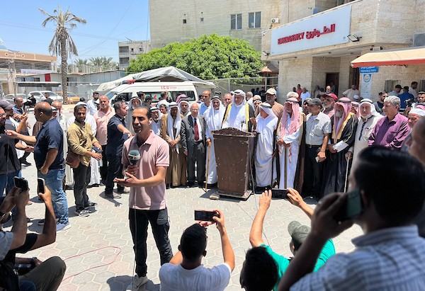 مؤتمر صحفي في مستشفى الأقصى بدير البلح، وسط قطاع غزة، في 6 يوليو/تموز 2026، للاعلان عن استقالة لجنة الطوارئ الحكومية والقائم بأعمال رئيس لجنة المتابعة الحكومية. صورة: حسن الجدي