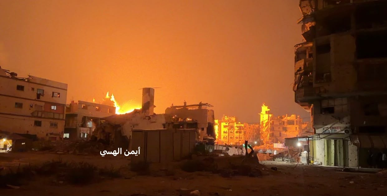 غارة في مخيم الشاطئ غرب مدينة غزة .....jpg