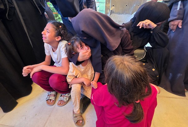 الفلسطينيون ينعون استشهاد حمودة أبو دقة، الذي قضى في غارة جوية إسرائيلية استهدفت مركبة في خان يونس، جنوب قطاع غزة، في 6 يوليو/تموز 2026. صورة: طارق محمد