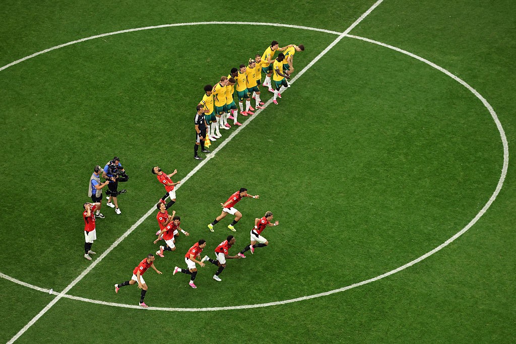 فرحة هستيرية من لاعبي المنتخب المصري فور التأهل التاريخيّ (Getty Images) .....jpg