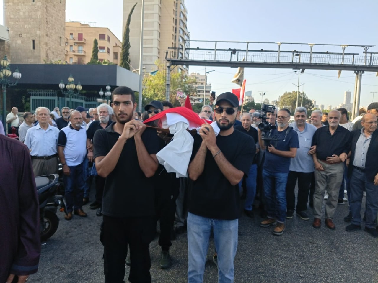 تشييع جثمان كوزو أوكاموتو إلى مثواه الأخير في موكب مهيب وحضور فلسطيني ولبناني وعربي 5.jpg