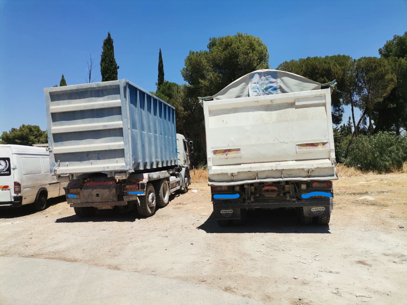 سلطة جودة البيئة تعيد ثلاث شاحنات إسرائيلية