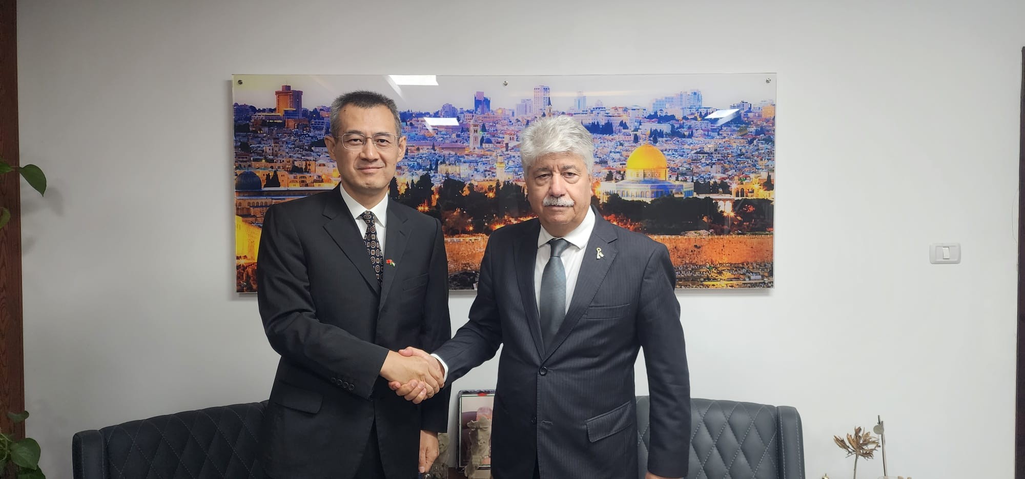 د. احمد مجدلاني يلتقي السفير الصيني الجديد لدى دولة فلسطين سون تشن