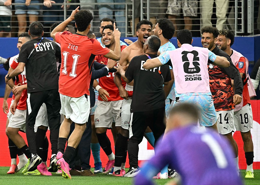 فرحة هستيرية من لاعبي المنتخب المصري فور التأهل التاريخيّ (Getty Images) ........jpg