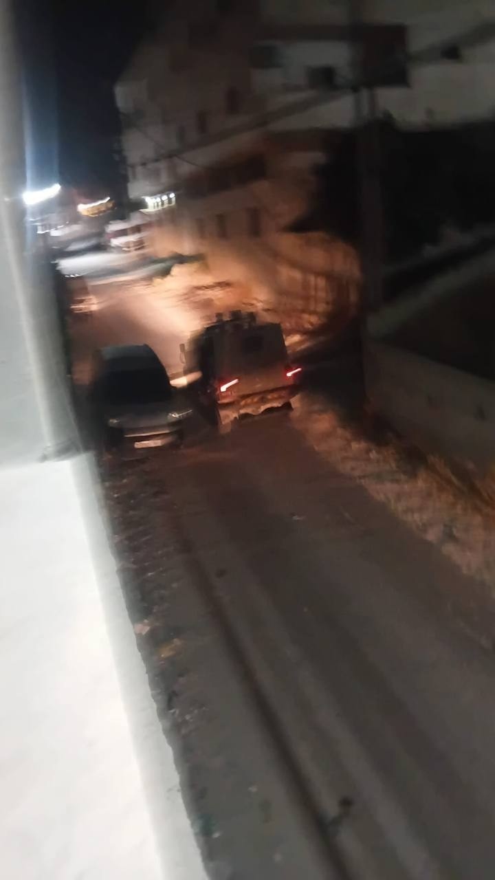مصادر محلية ..قوات الاحتلال تقتحم مخيم العروب، شمال الخليل..jpg