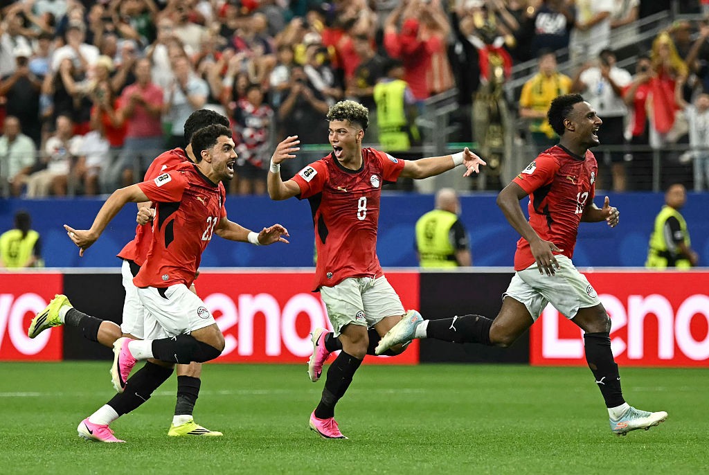 فرحة هستيرية من لاعبي المنتخب المصري فور التأهل التاريخيّ (Getty Images) ................jpg