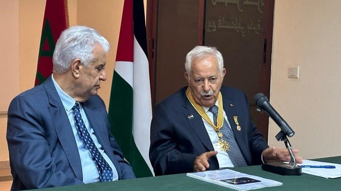 منح المهندس المغربي أحمد البيّاز نجمة يبوس من وسام الرئيس ياسر عرفات ...jpg