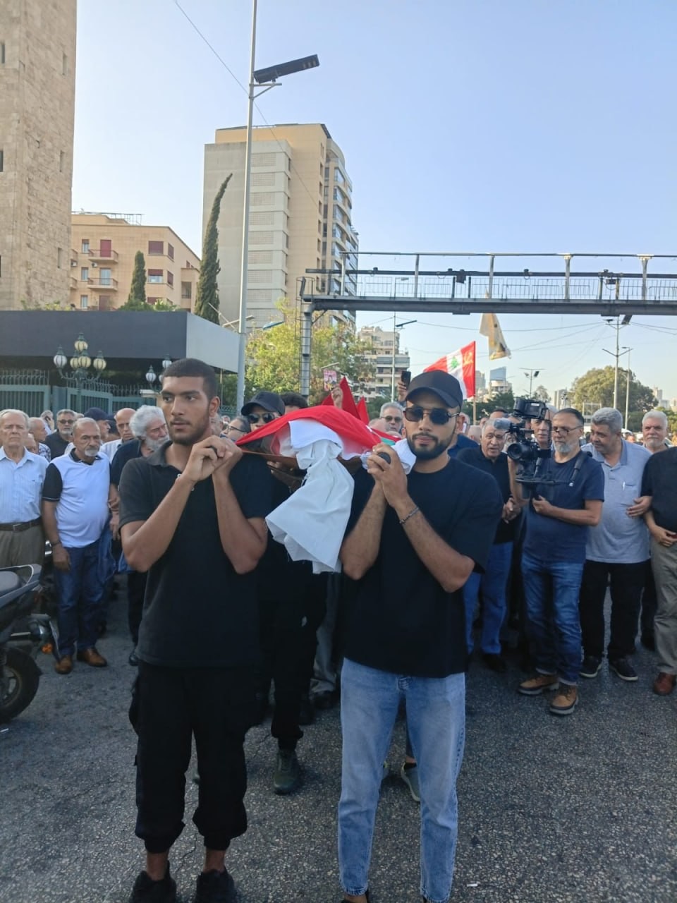 تشييع جثمان كوزو أوكاموتو إلى مثواه الأخير في موكب مهيب وحضور فلسطيني ولبناني وعربي 7.jpg