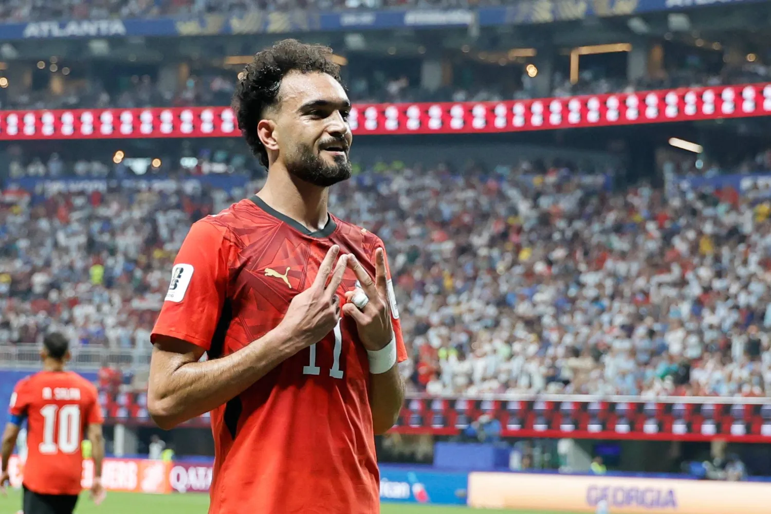 مصطفى زيكو يحتفل بتسجيل هدف مصر الأول (أ.ب).webp