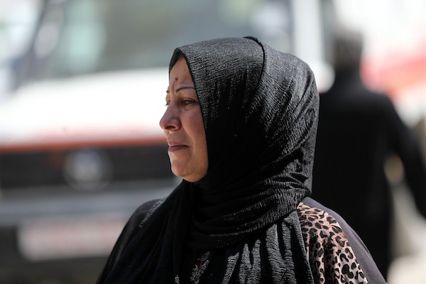 ودّع المشيّعون جثماني فلسطينيين اثنين قُتلا في غارة جوية إسرائيلية استهدفت خيمة تأوي نازحين في منطقة الشيخ عجلين، جنوب غرب مدينة غزة، في 15 يوليو/تموز 2026. ووقعت الغارة مساء 14 يوليو/تموز. صورة: بلال أسامة