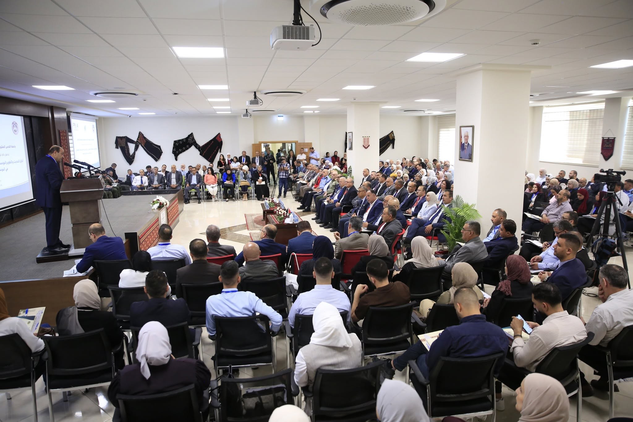 المدرسة الوطنية الفلسطينية للإدارة تعقد مؤتمراً علمياً دولياً حول آفاق التحديث والتطوير المؤسسي في ظل التحول الرقمي والذكاء الاصطناعي 11.jpg