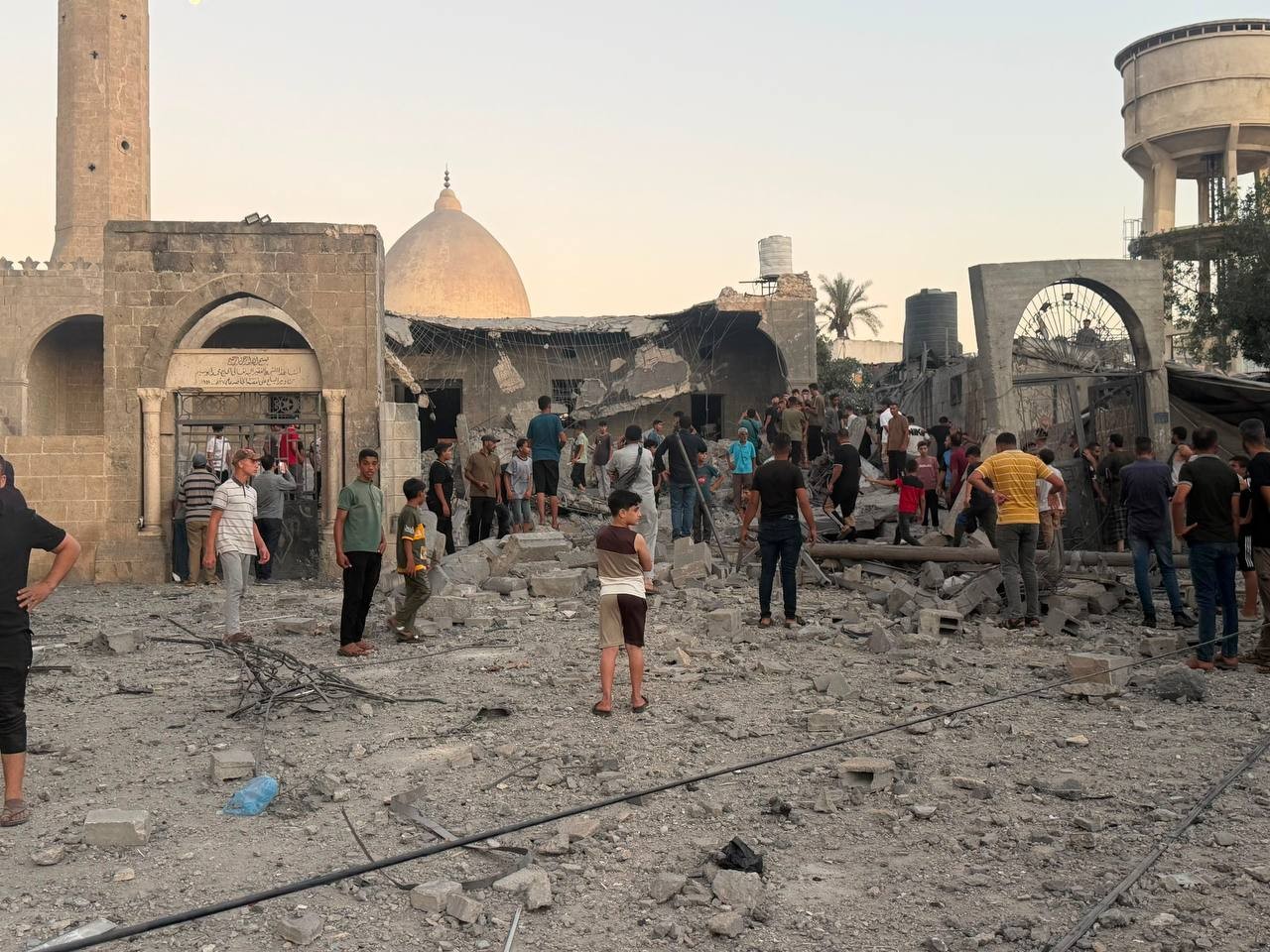 - أثار الدمار التي لحقت بمسجد ابو سليم.jpg