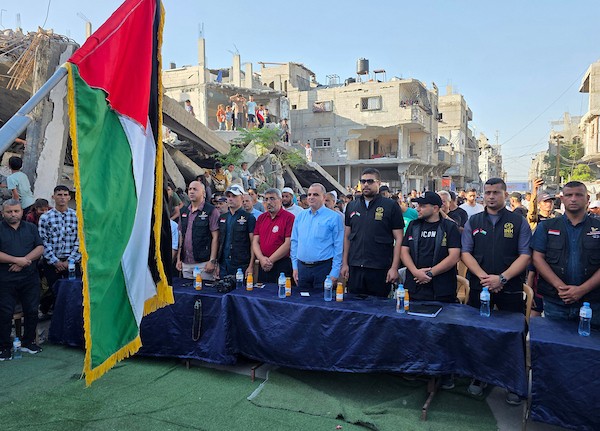 أطفال فلسطينيون يشاركون في ماراثون بين أنقاض حي الأمل في خان يونس، بالتزامن مع إطلاق مبادرة محلية لدعم الأيتام، جنوب قطاع غزة، 31 يوليو/تموز 2026. تصوير: طارق محمد.