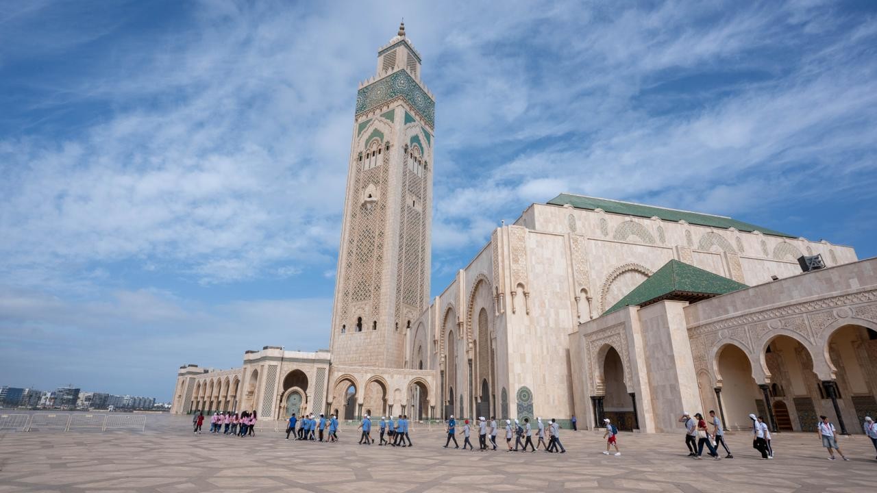أطفال القدس يختتمون المرحلة الأولى من مخيم منارة السلام بجولة في الدار البيضاء.jpg