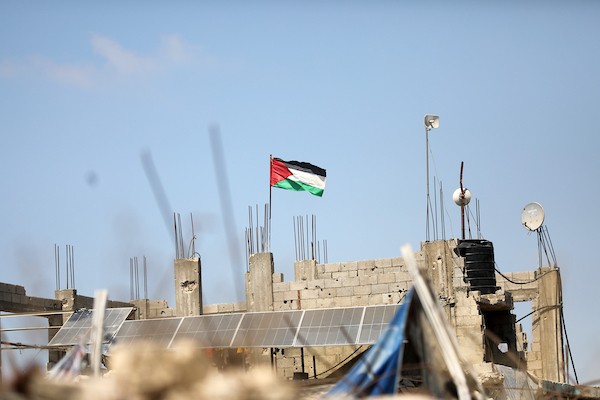 يحاول نازحون مواصلة حياتهم اليومية بالقرب من منازلهم المدمرة في حي الزيتون بمدينة غزة، في 23 أغسطس/آب 2026. (صورة: بلال أسامة)