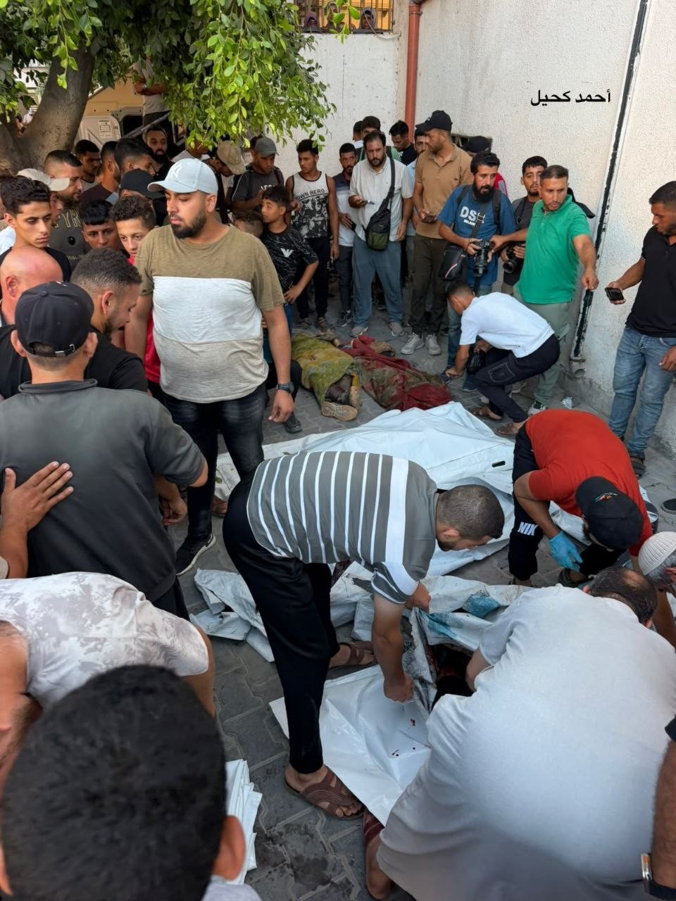 6 شهداء بينهم طفل في مجزرة ارتكبها على الاحتلال على شاطئ مدينة غزة 11.jpg
