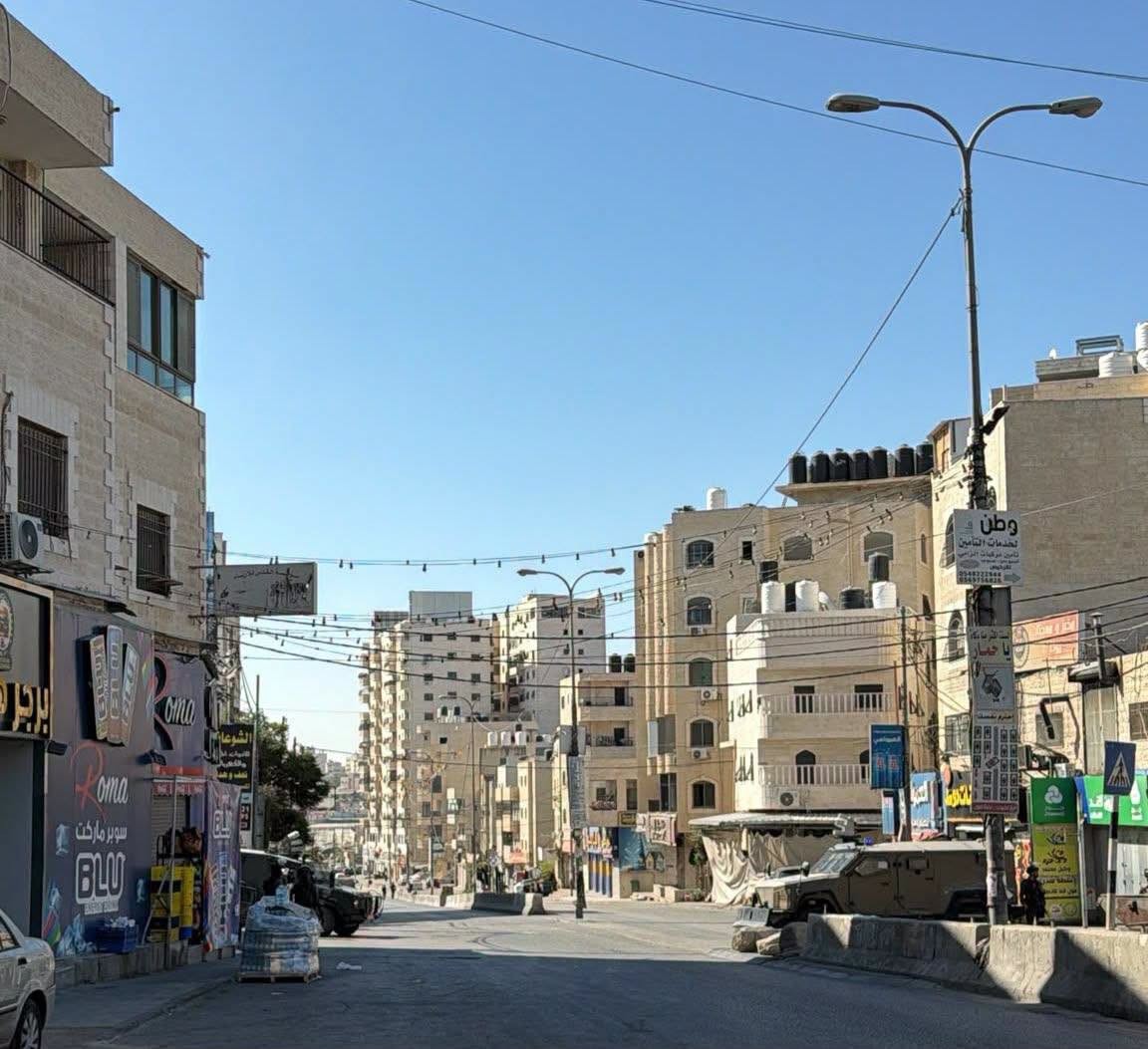 إغلاق قوات الاحتلال مدخل مخيم قلنديا شمال القدس 3.jpg