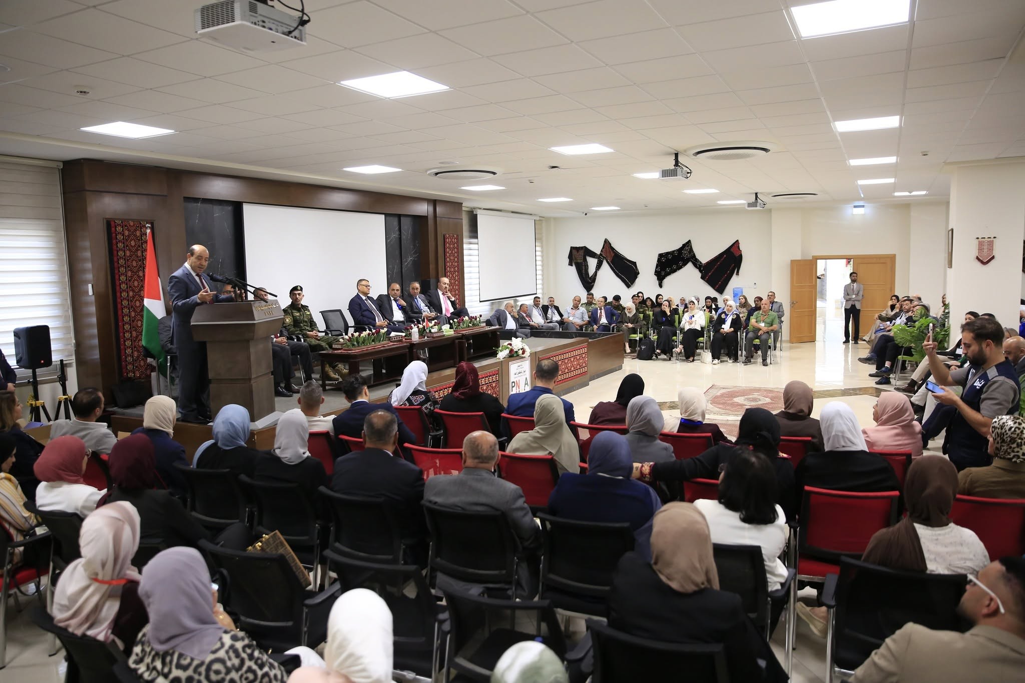 المدرسة الوطنية الفلسطينية للإدارة وجامعة القدس المفتوحة تختتمان المؤتمر العلمي الدولي المحكَّم  3.jpg