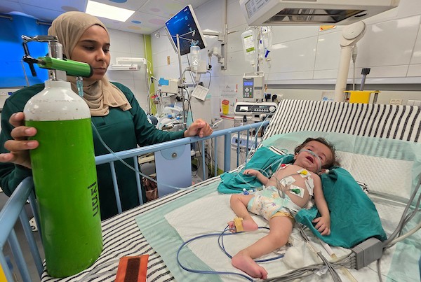 يواجه المرضى والرضع الذين يعتمدون على الأكسجين مخاطر متزايدة في خان يونس، جنوب قطاع غزة، في 15 أغسطس/آب 2026. (صورة: طارق)