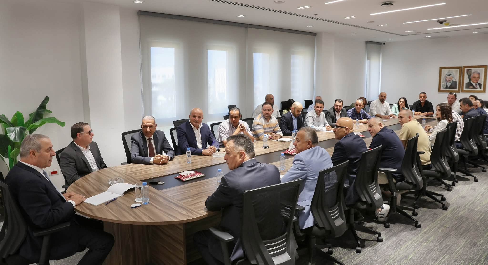 الشيخ يستقبل وفد نقابة الصحافيين وإعلاميين ومؤثرين 3.jpg
