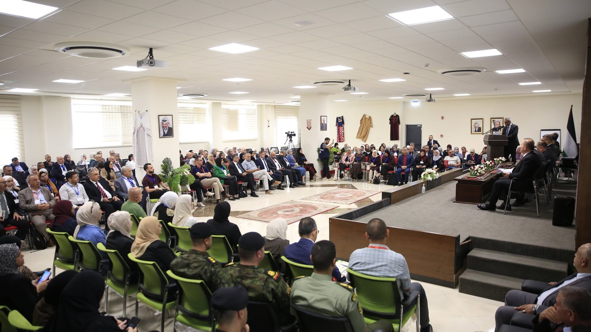 المدرسة الوطنية الفلسطينية للإدارة وجامعة القدس المفتوحة تختتمان المؤتمر العلمي الدولي المحكَّم  5.jpg