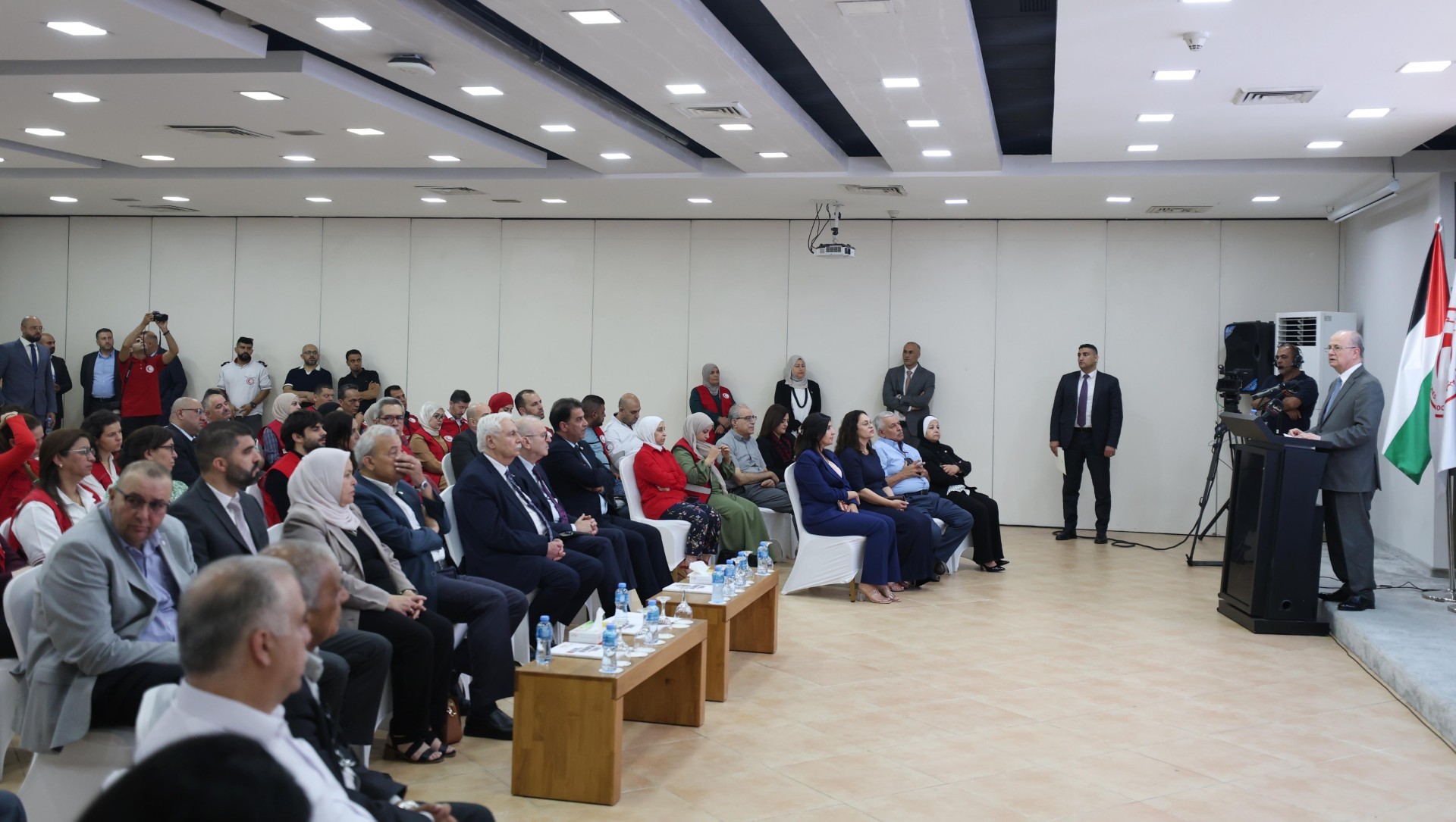 الهلال الأحمر يفتتح مستشفى الشمال الميداني في غزة 2.jpg