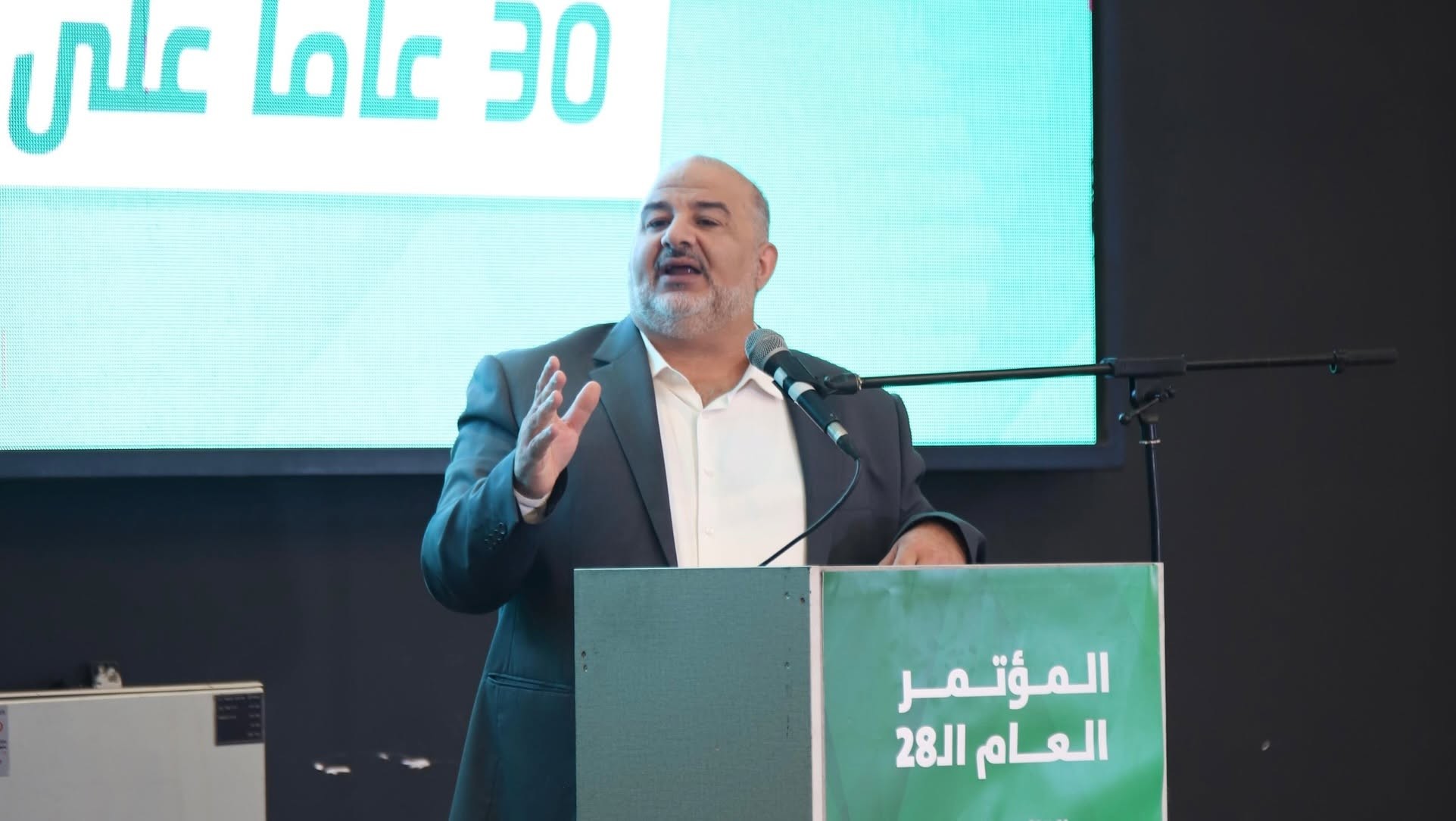 النائب د. منصور عباس، رئيس القائمة العربية الموحدة، في كلمته أمام المؤتمر العام للموحدة.jpg