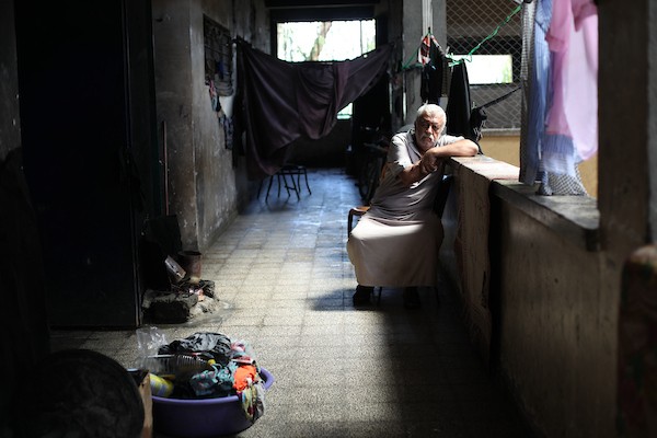 نازحون فلسطينيون داخل مدرسة تحولت إلى مأوى في مخيم النصيرات وسط قطاع غزة، 17 أغسطس/آب 2026. تصوير: حسن الجدي