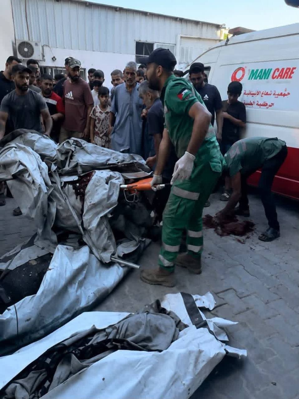 6 شهداء بينهم طفل في مجزرة ارتكبها على الاحتلال على شاطئ مدينة غزة.jpg