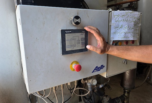 يواجه المرضى والرضع الذين يعتمدون على الأكسجين مخاطر متزايدة في خان يونس، جنوب قطاع غزة، في 15 أغسطس/آب 2026. (صورة: طارق)