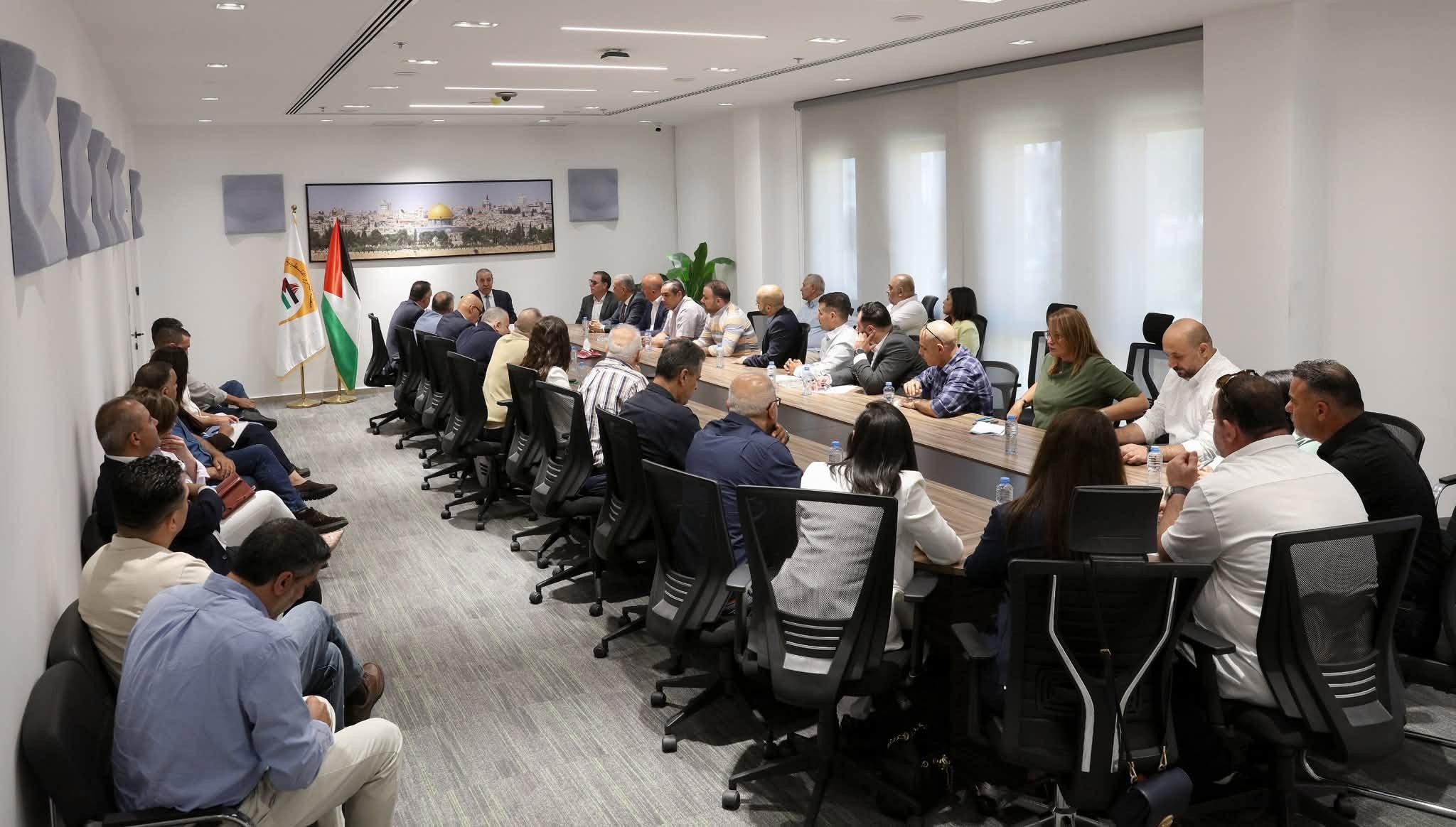 الشيخ يستقبل وفد نقابة الصحافيين وإعلاميين ومؤثرين 4.jpg