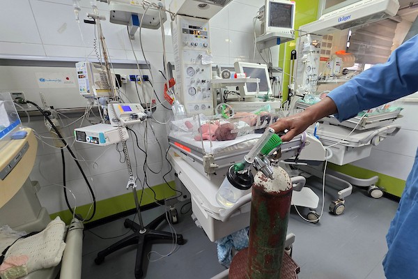 يواجه المرضى والرضع الذين يعتمدون على الأكسجين مخاطر متزايدة في خان يونس، جنوب قطاع غزة، في 15 أغسطس/آب 2026. (صورة: طارق)