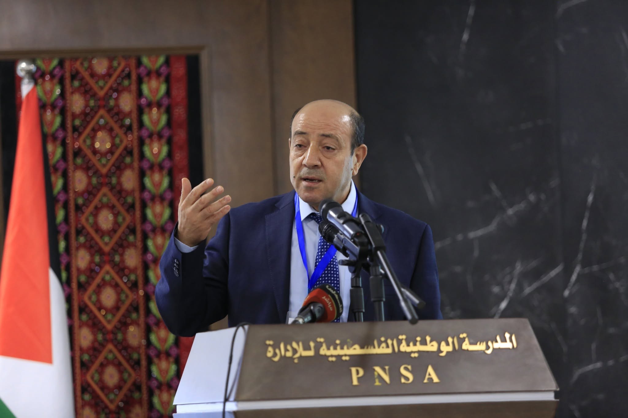 الوزير موسى ابو زيد.jpg