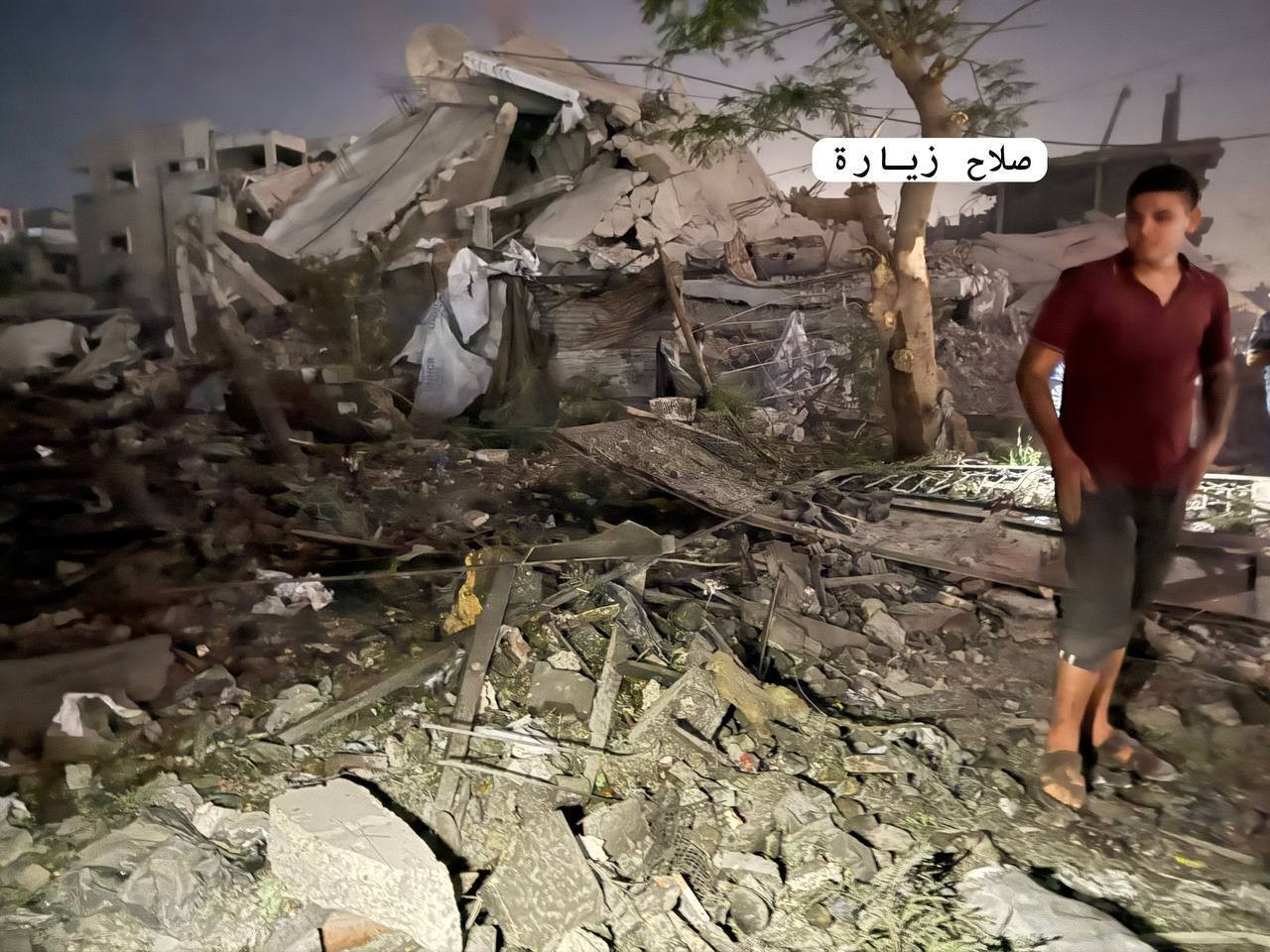 الدمار الواسع الذي خلفه طيران الاحتلال بعد استهداف منزلًا في حي الصفطاوي شمال مدينة غزة....jpg